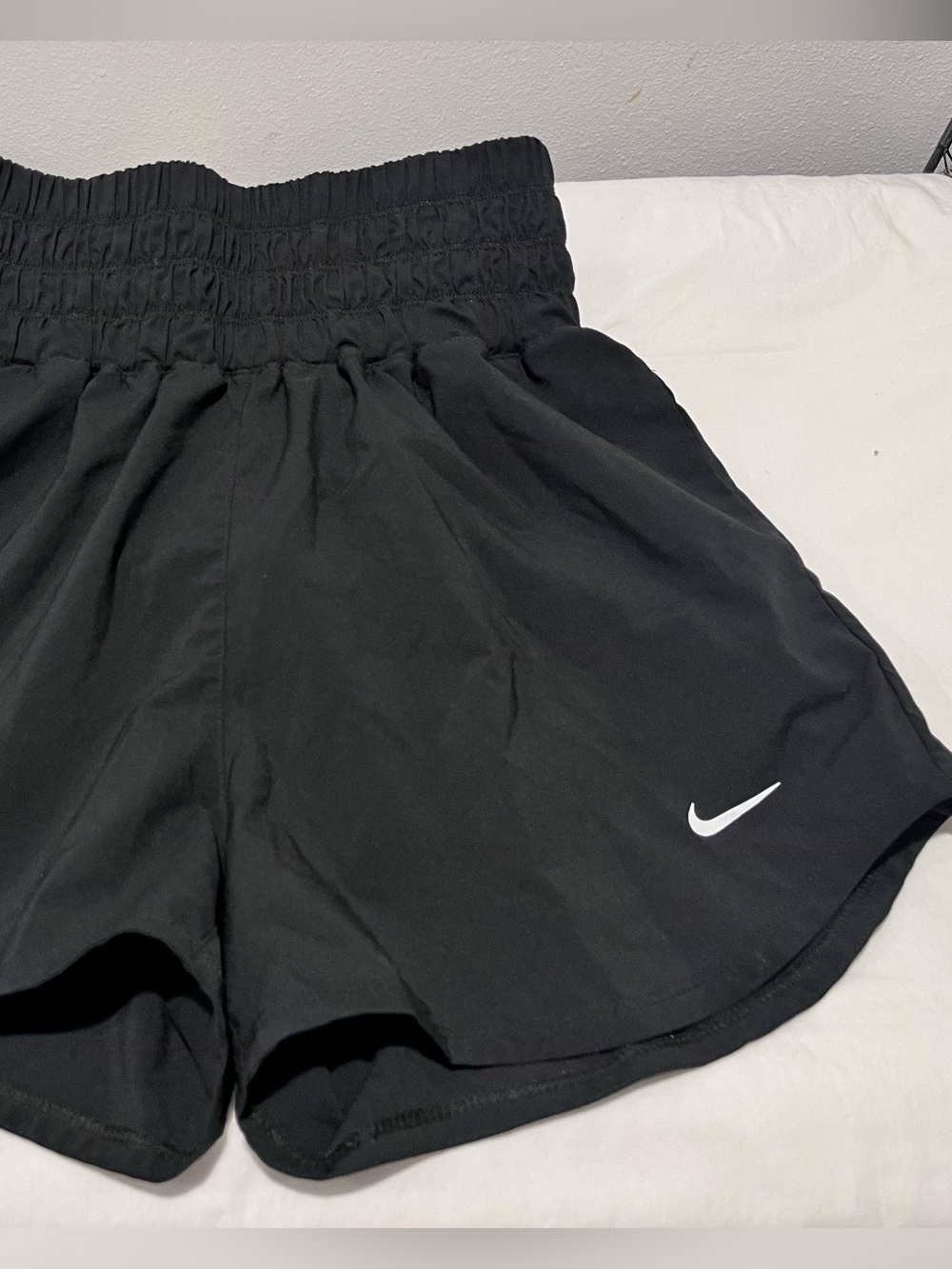 Nike One  Dri-FIT Ultra High-Waisted 3" Brief-Lined Shorts - Picture 4 of 6